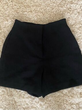 Aritzia Wilfred Black High-Waist Tailored Shorts
